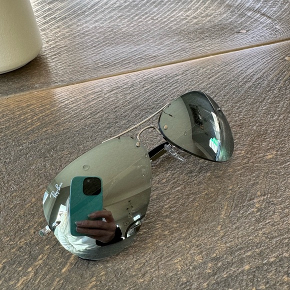 Ray-Ban Mirrored Aviator Sunglasses- Brand new, no visible scratches! Silver - Picture 2 of 3